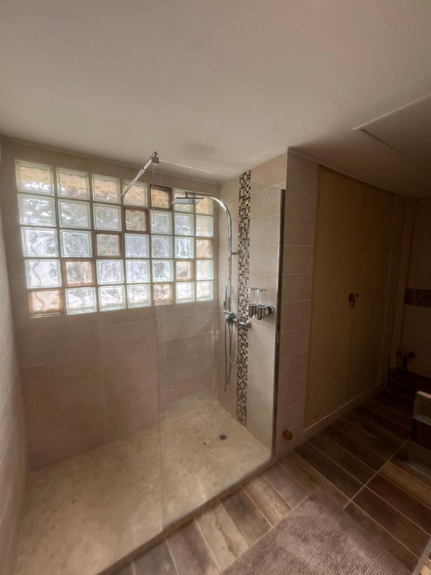 Chambre D'Hotes La Tour-d'Aigues Exterior photo